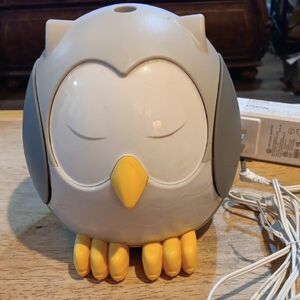 Owl-Shaped Bird Humidifier - White and Yellow